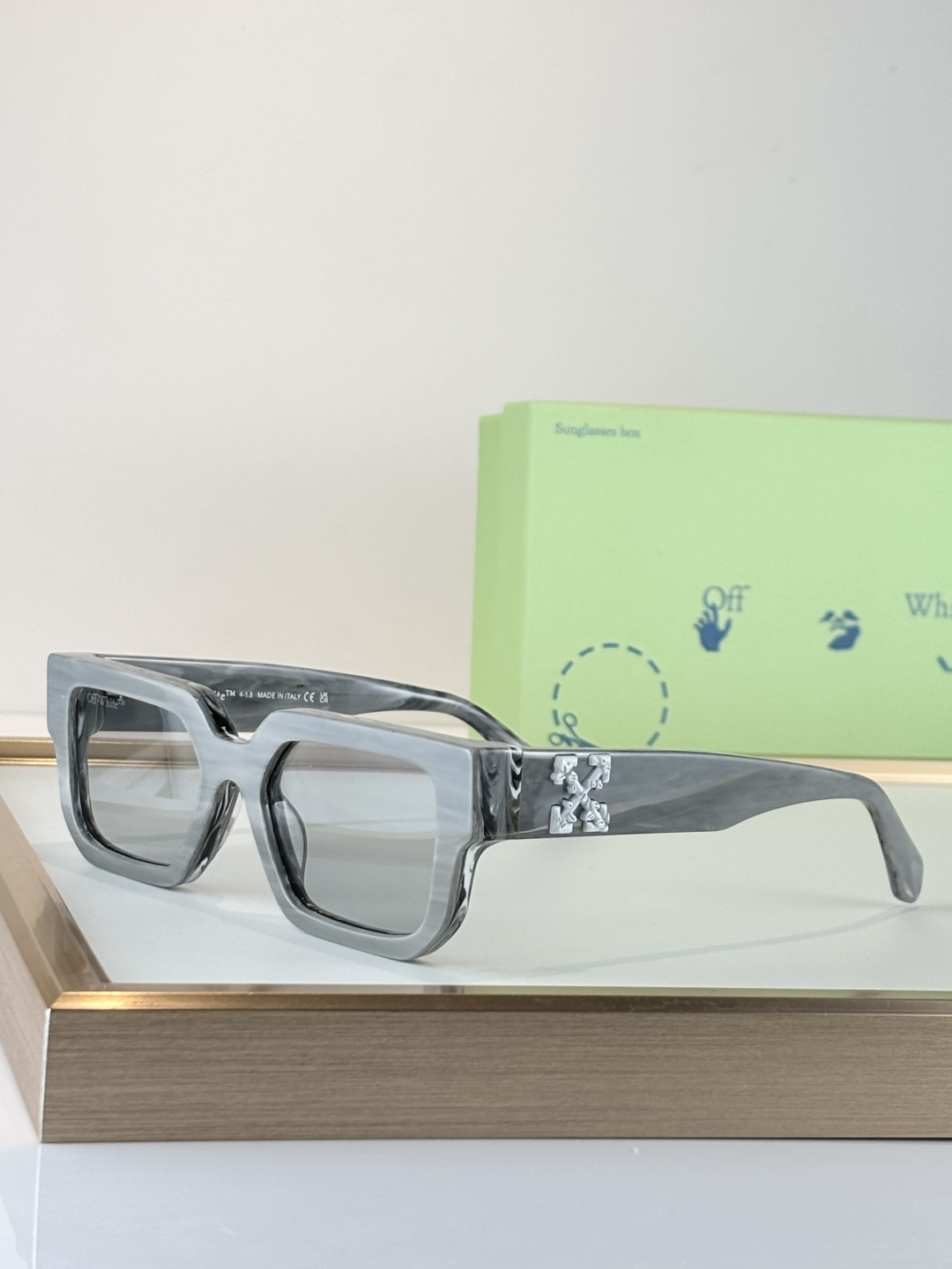 OFF WHITEMODEL:OERI146 SIZE:52口19-145