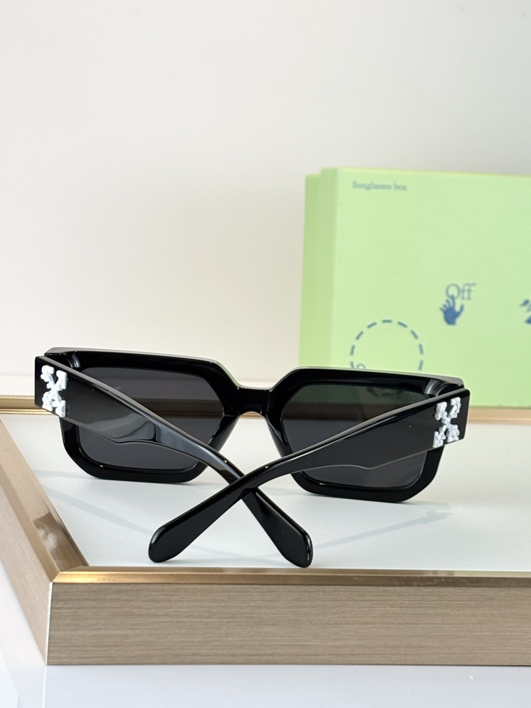 OFF WHITEMODEL:OERI146 SIZE:52口19-145