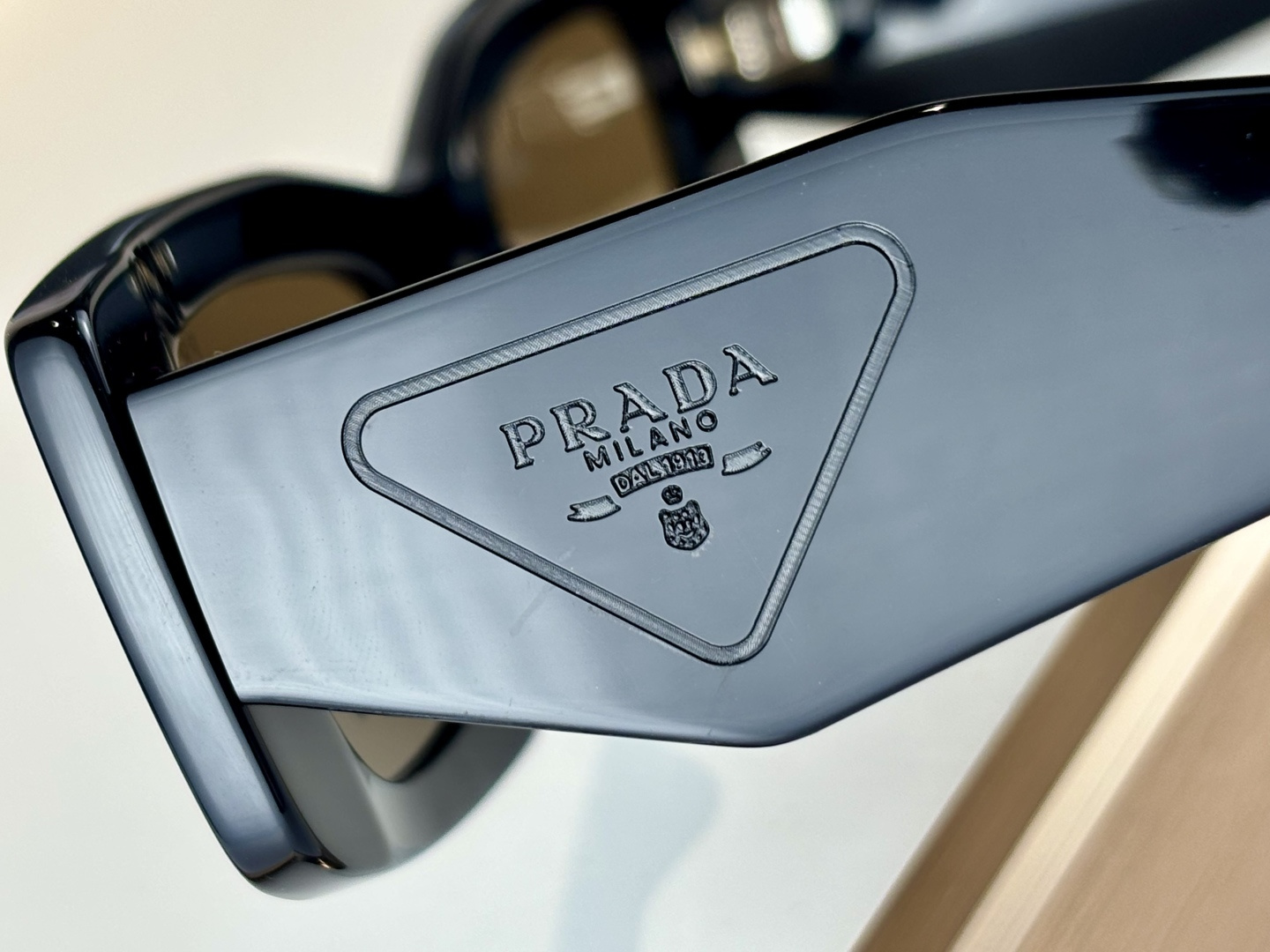 PRADAMODEL：PR D03SDSIZE：51口20-145