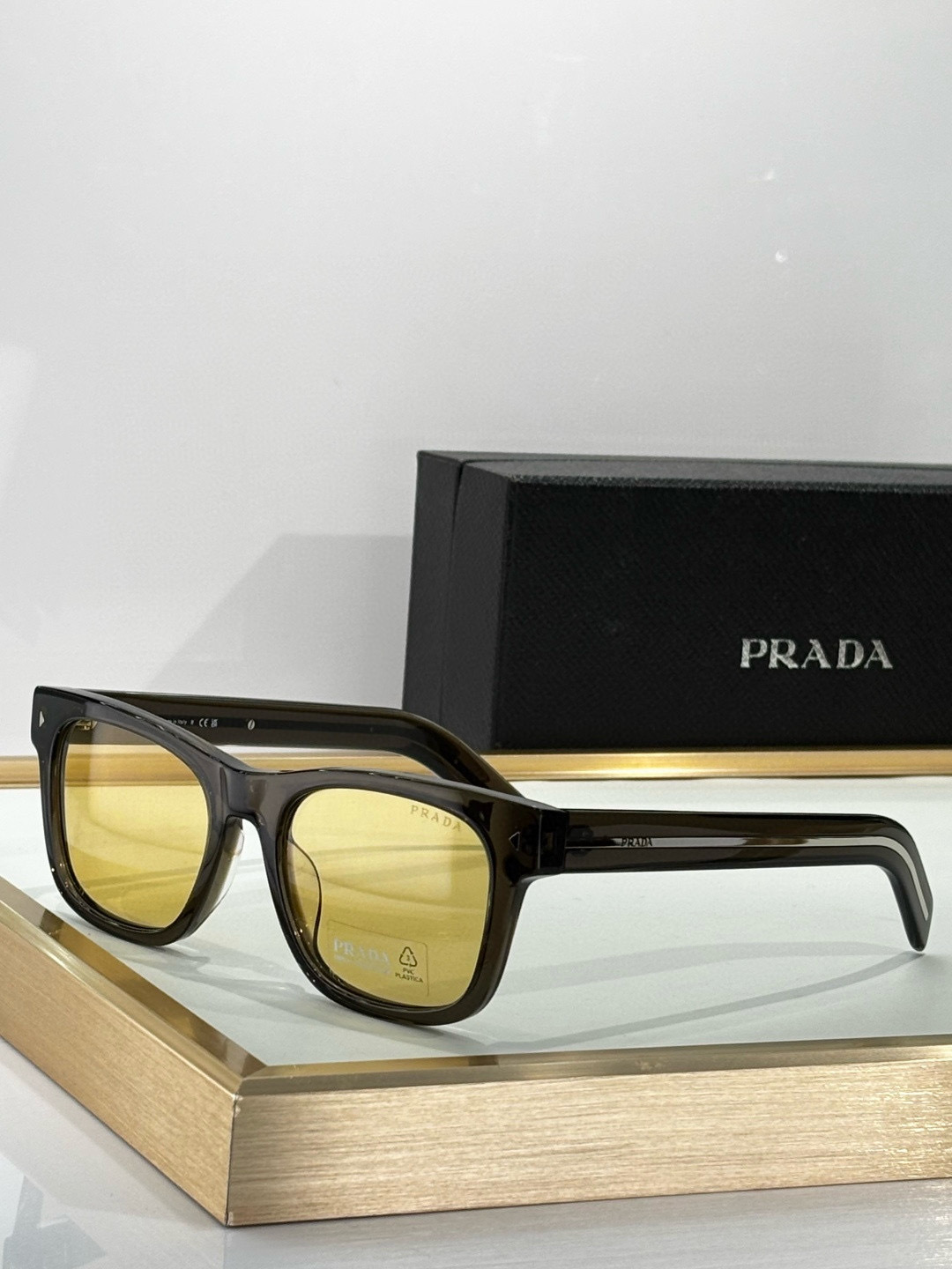 PRADA* Polarized lensesMOD：SPRA17SFSIZE：54-19-145重本定