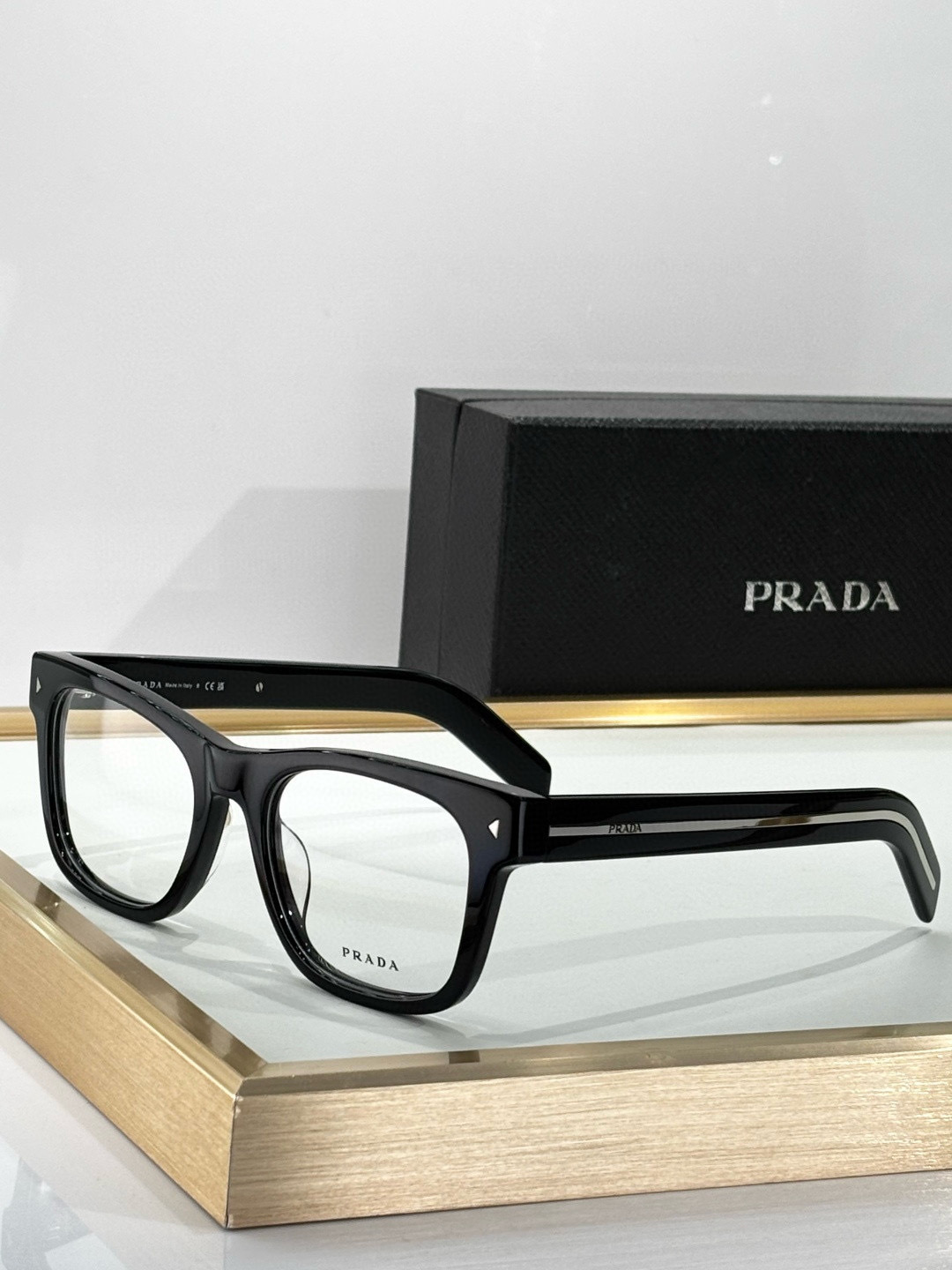 PRADA* Polarized lensesMOD：SPRA17SFSIZE：54-19-145重本定