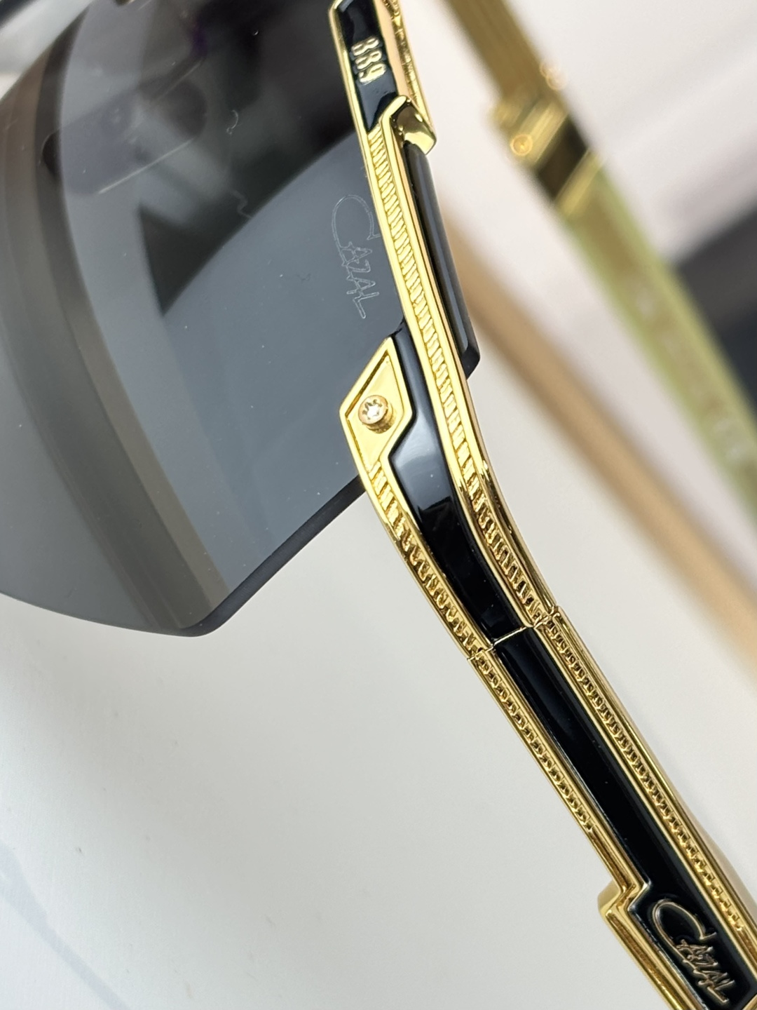 Oversized CazalMODEL：M889SIZE：158口0-135