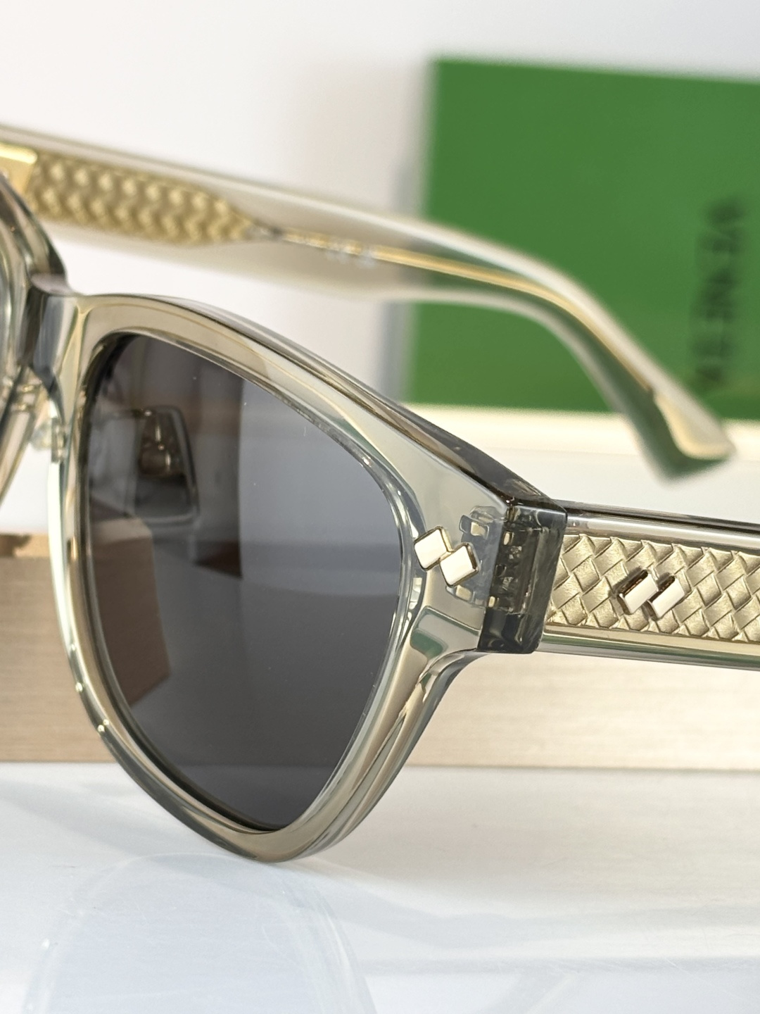 Bottega Venet*Mod：BV1402SKSize：55口19-145。