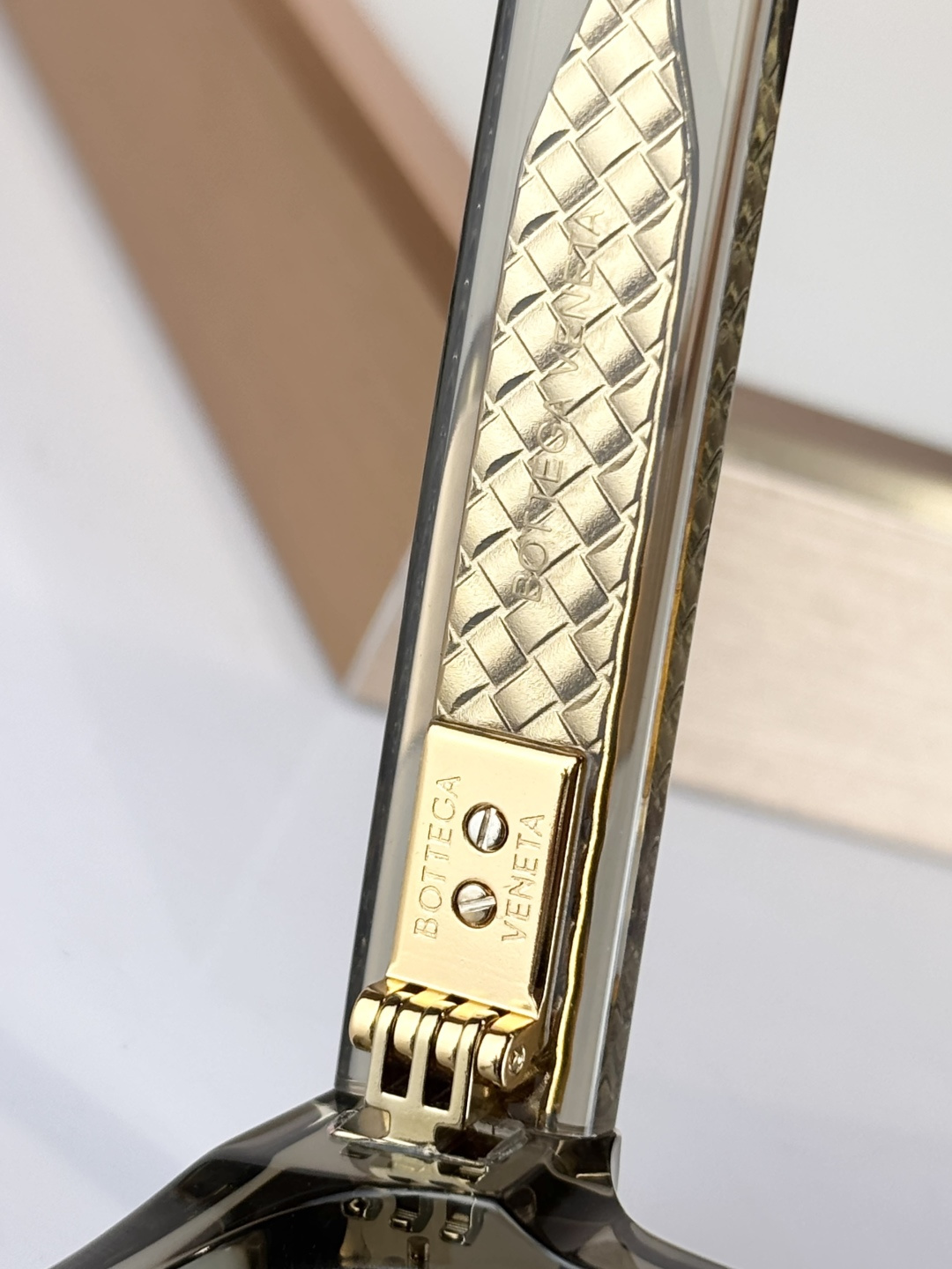 Bottega Venet*Mod：BV1402SKSize：55口19-145。