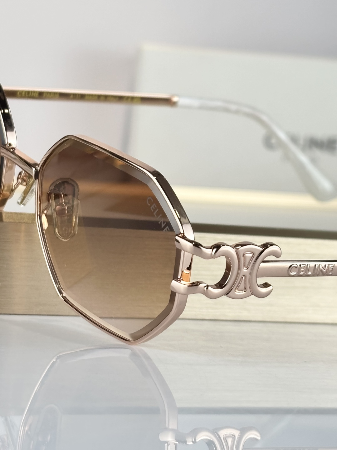 CELINEMOD：CL42149USize：57口18-140