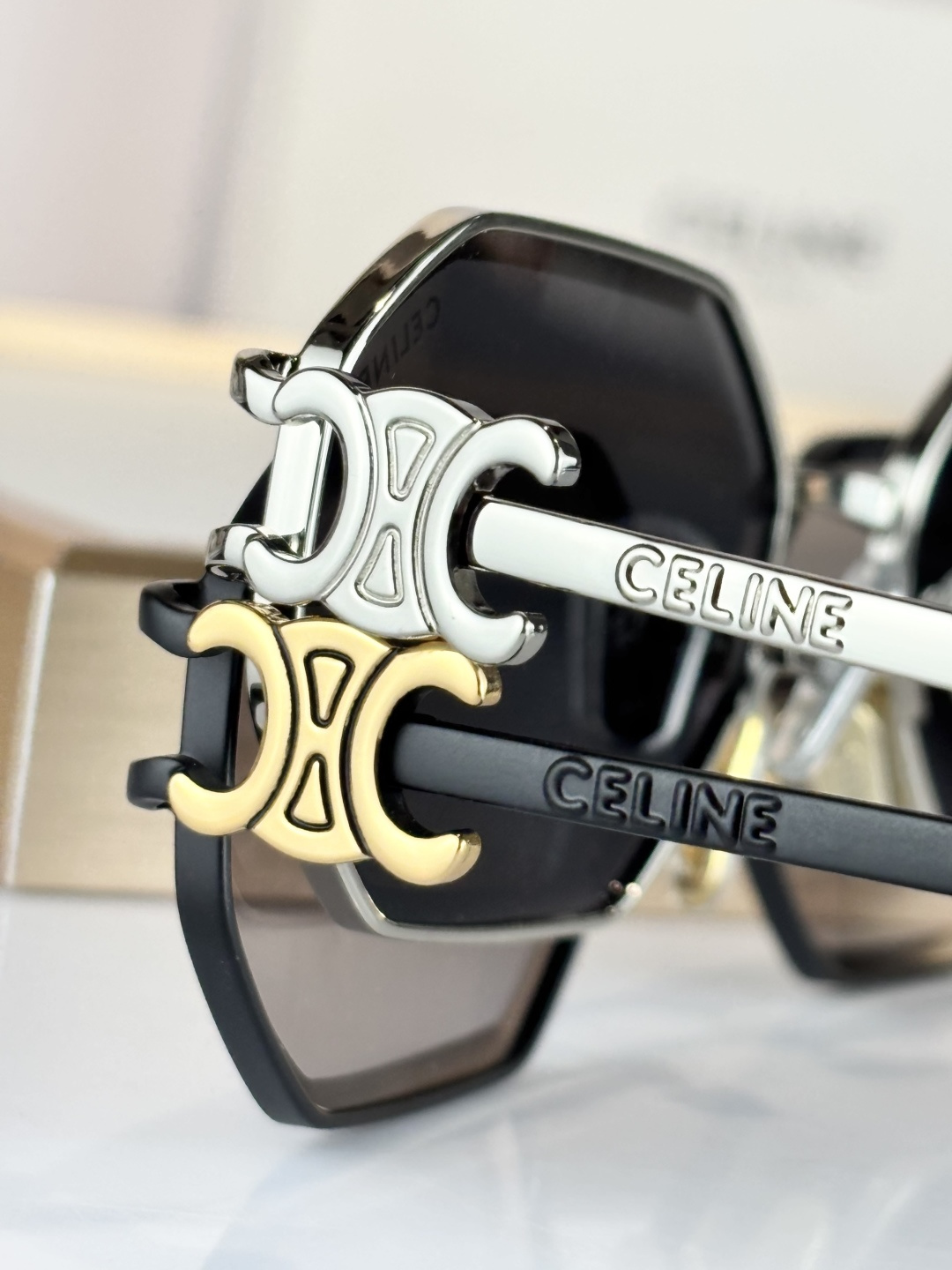 CELINEMOD：CL42149USize：57口18-140