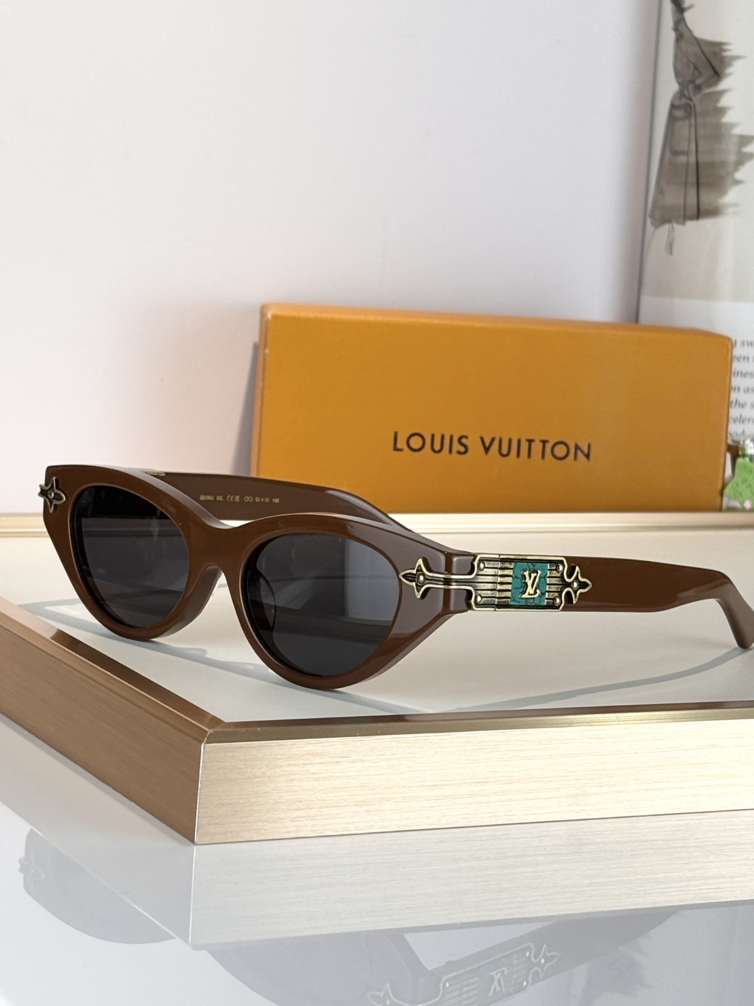 LOUIS VUITTO*MODEL：Z2736USIZE：50口18-145