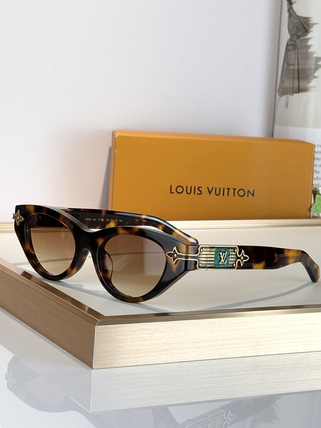 LOUIS VUITTO*MODEL：Z2736USIZE：50口18-145