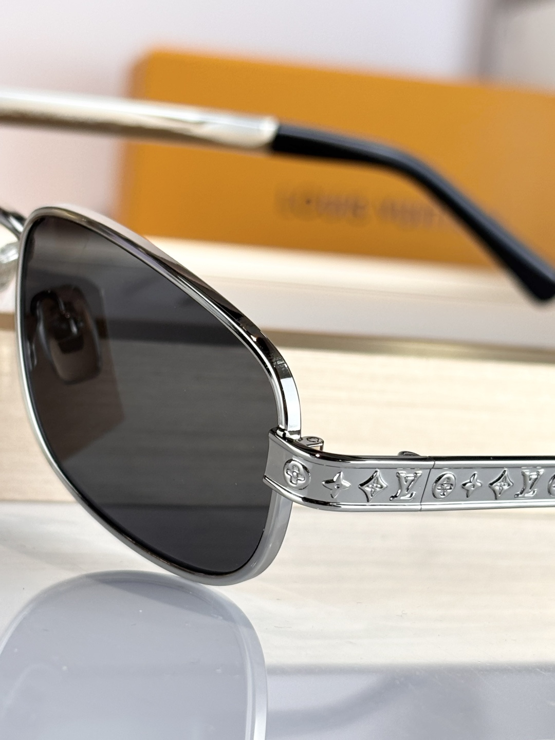 LOUIS VUITTO*MODEL：Z2931USIZE：54口20-145