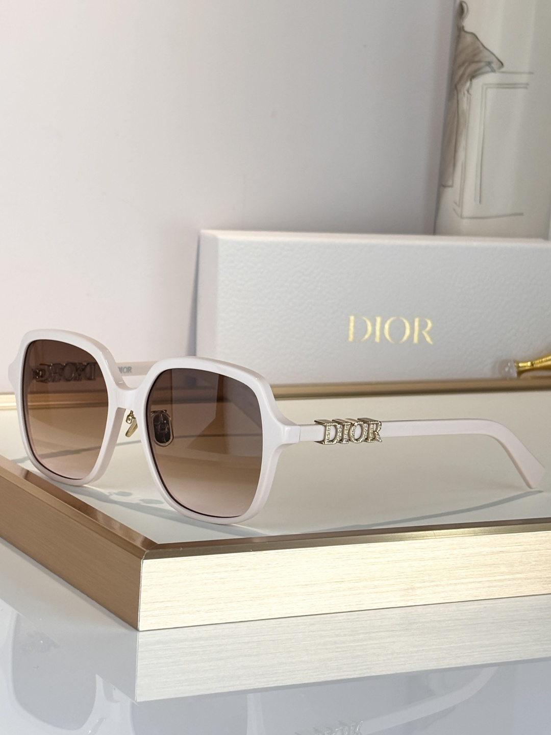 DIO*MODEL: Dior Treasure S1FSIZE：56口18-145