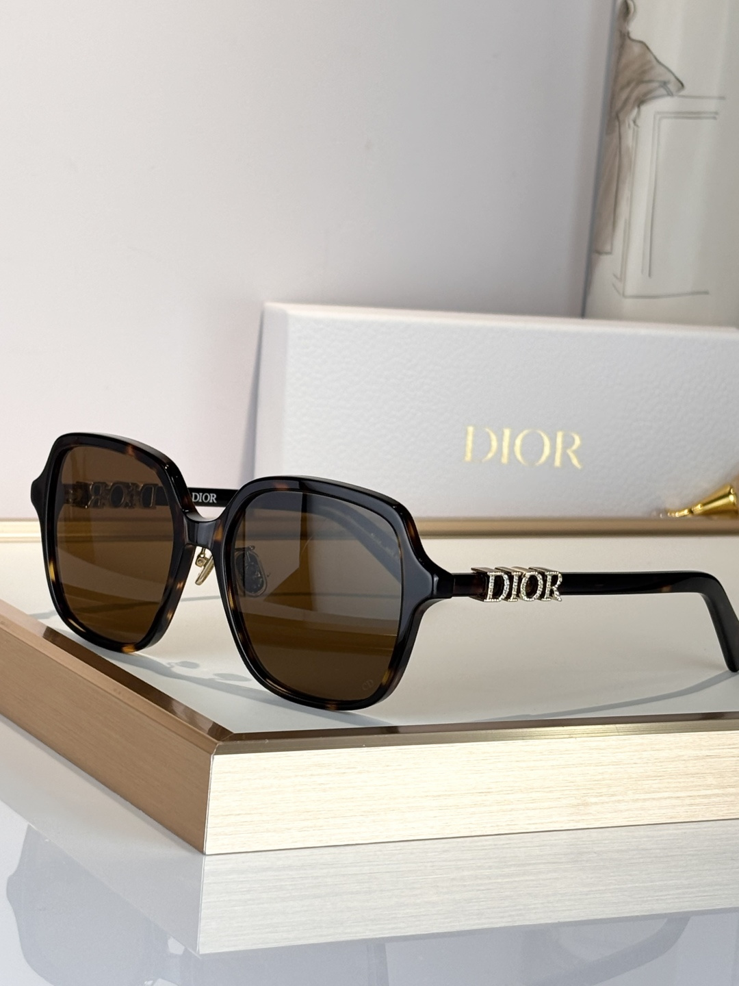 DIO*MODEL: Dior Treasure S1FSIZE：56口18-145