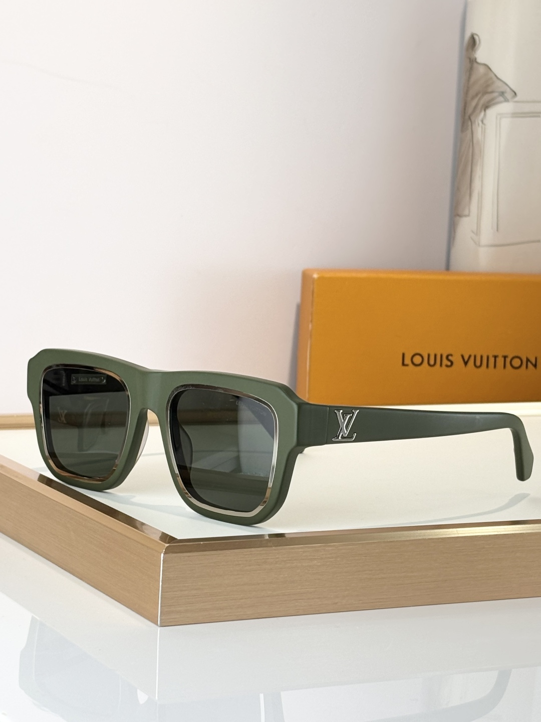 Louis Vuitton Sunglasses   LV 