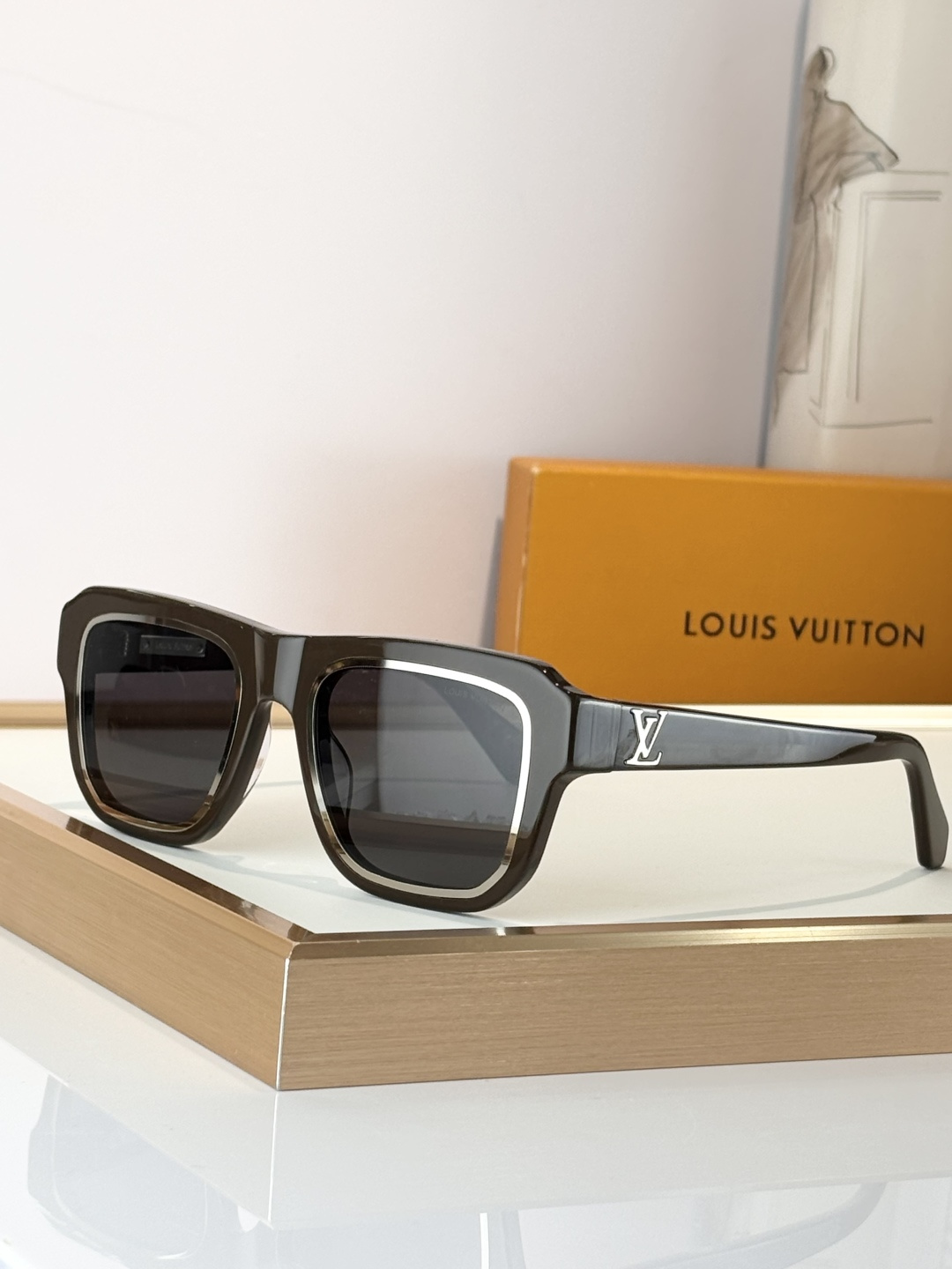 Louis Vuitton Sunglasses   LV 