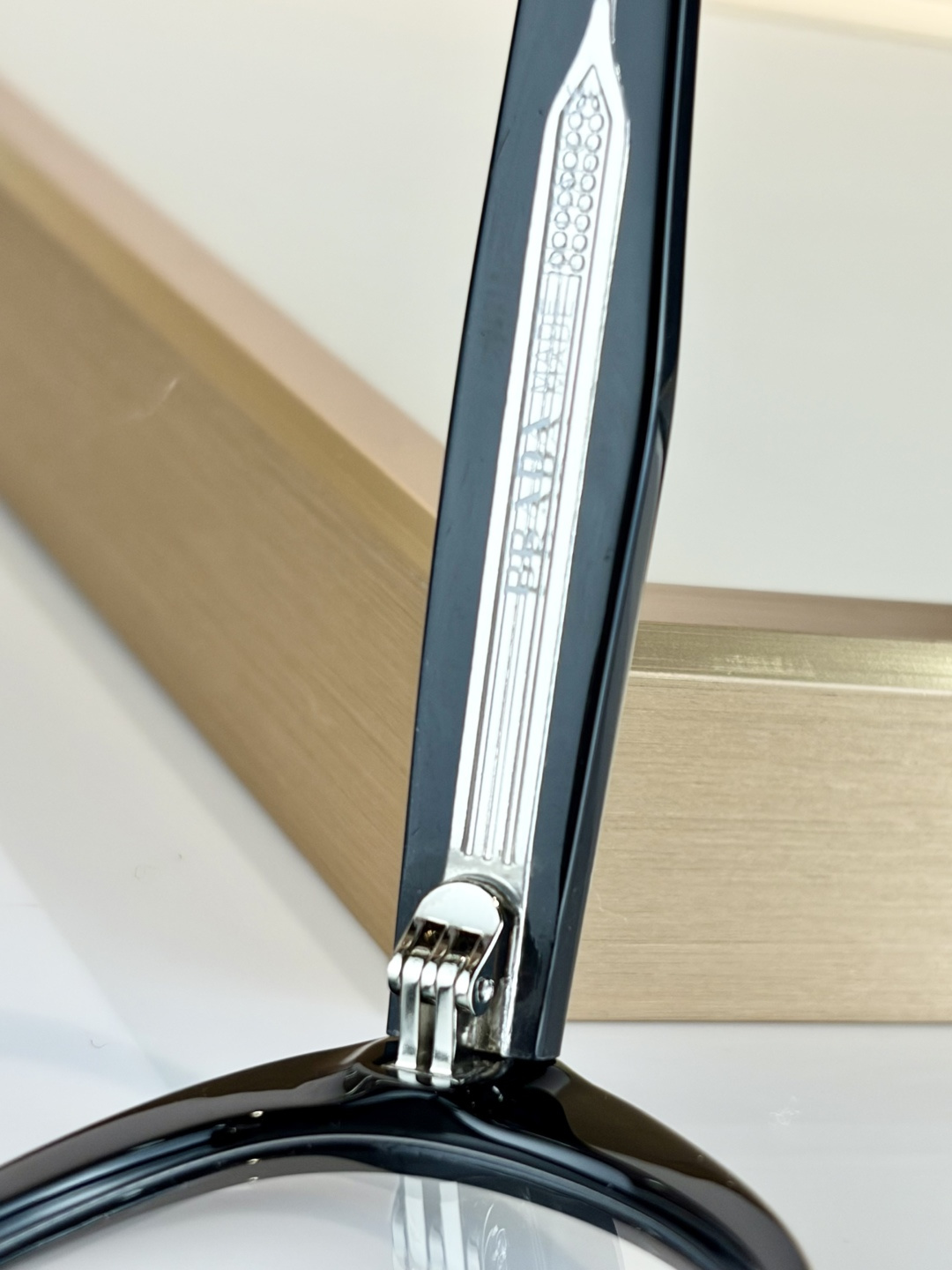 PRADAMOD：K9210Size：52口18-147