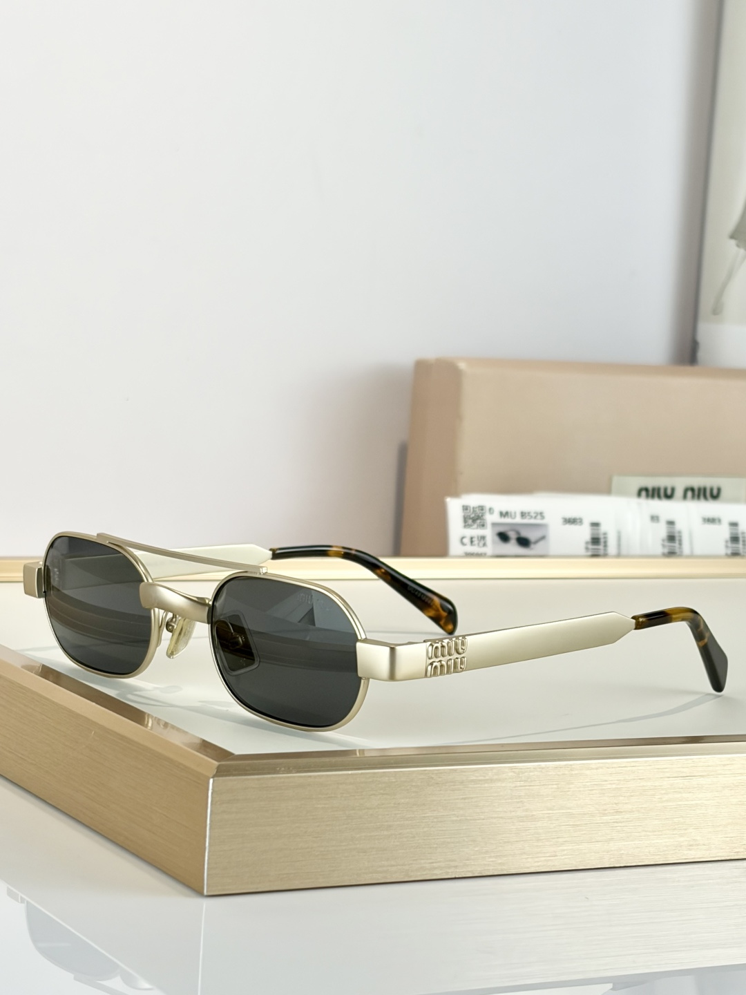 MIU MIUMODEL:MU B52SSIZE：52口21-135