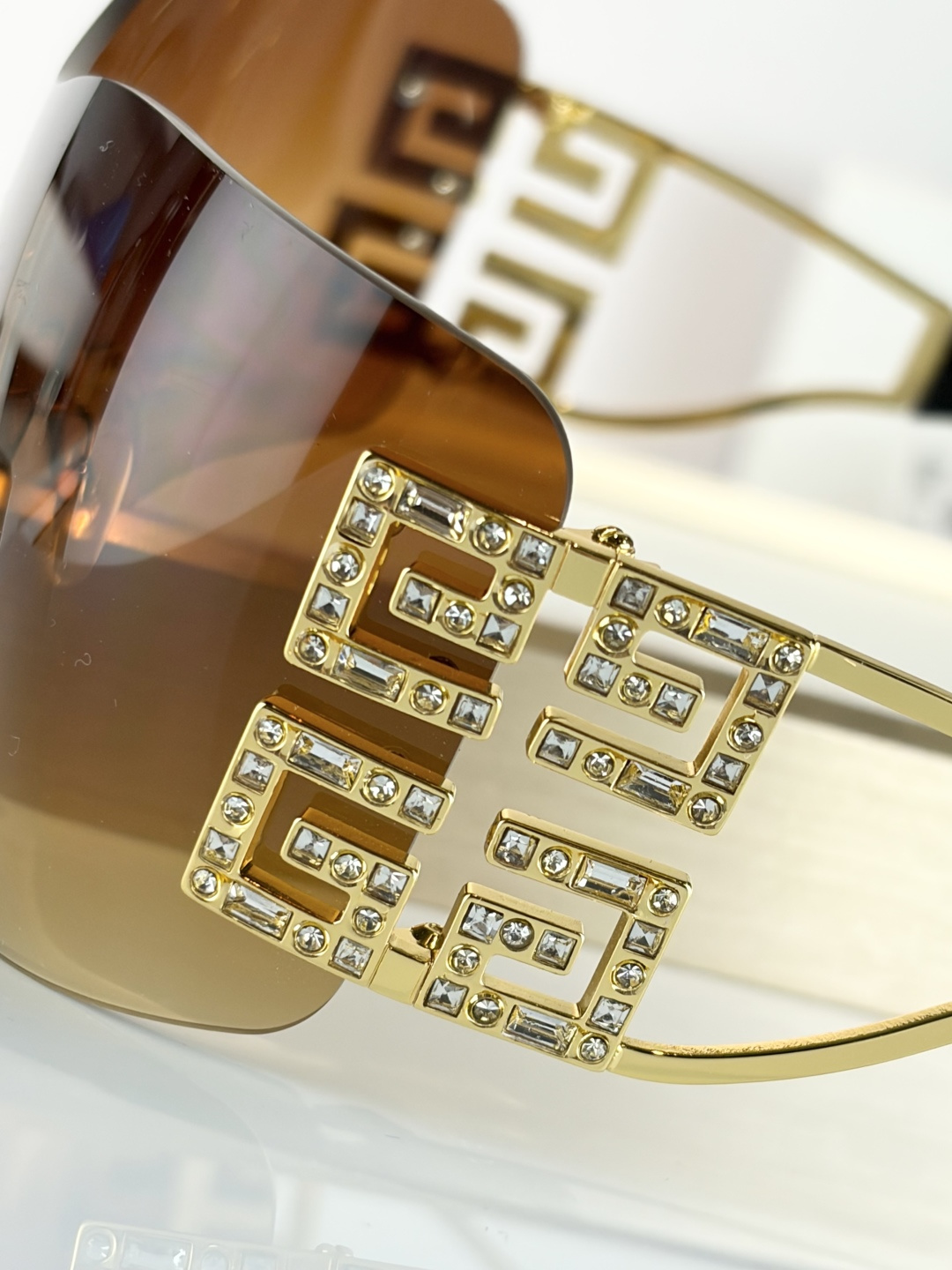 GIVENCHY Oversized MODEL：GV213-SSIZE：99口1-120