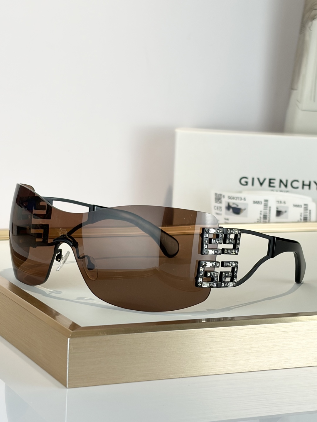 GIVENCHY Oversized MODEL：GV213-SSIZE：99口1-120