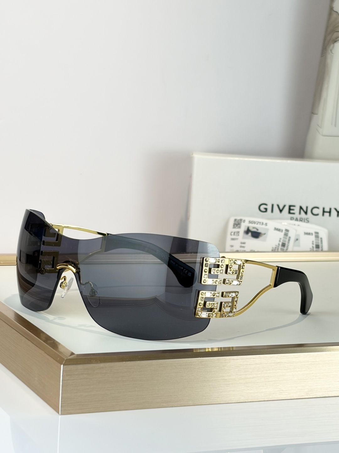 GIVENCHY Oversized MODEL：GV213-SSIZE：99口1-120