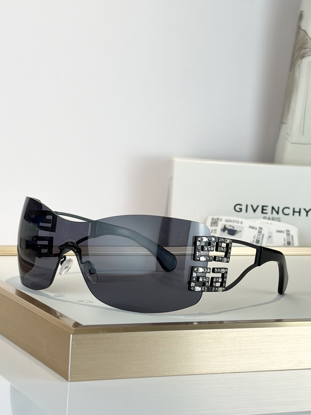 GIVENCHY Oversized MODEL：GV213-SSIZE：99口1-120