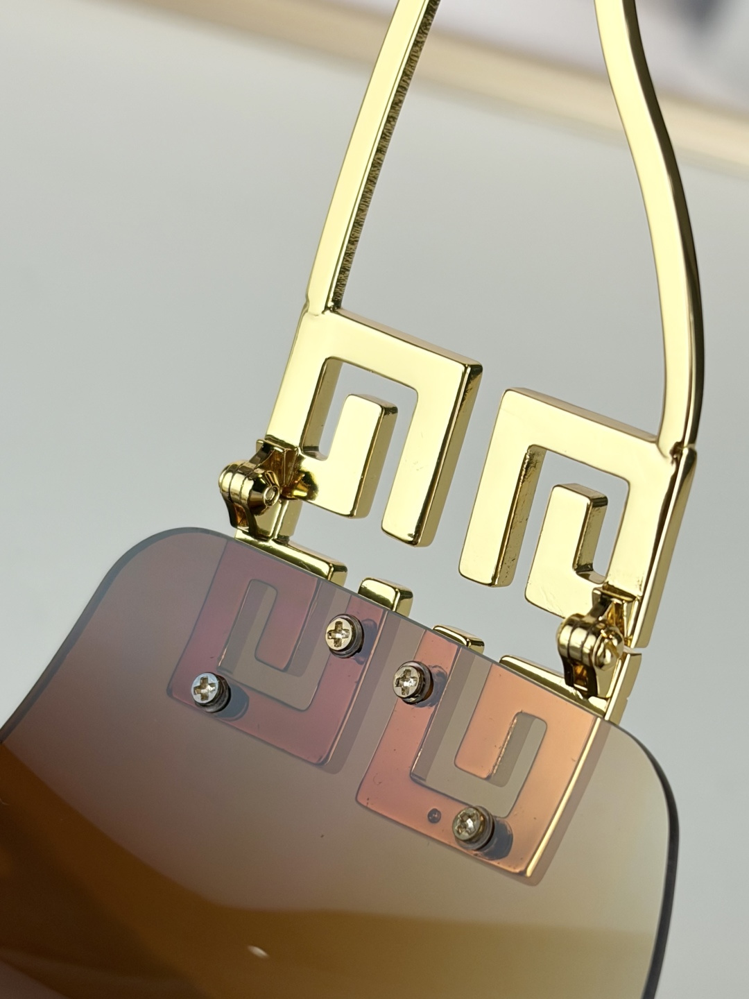 GIVENCHY Oversized MODEL：GV213-SSIZE：99口1-120