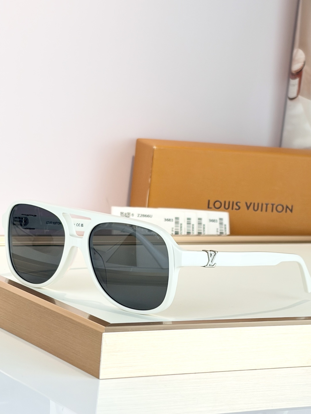 LOUIS VUITTONMODEL：Z2866USIZE：57口17-140