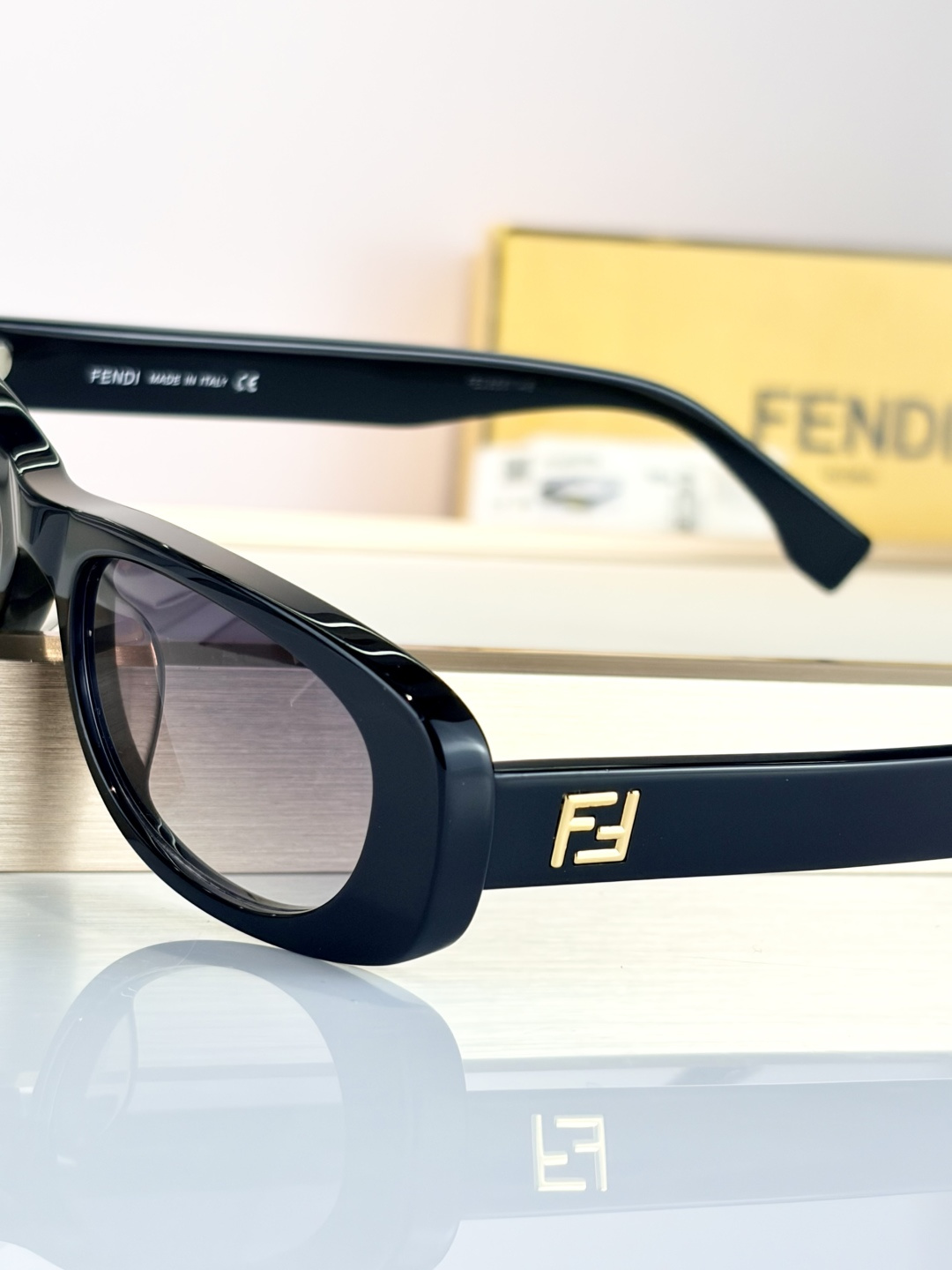 FENDIMODEL：FE40183ISIZE：53口19-145