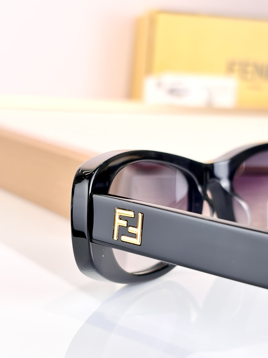 FENDIMODEL：FE40183ISIZE：53口19-145