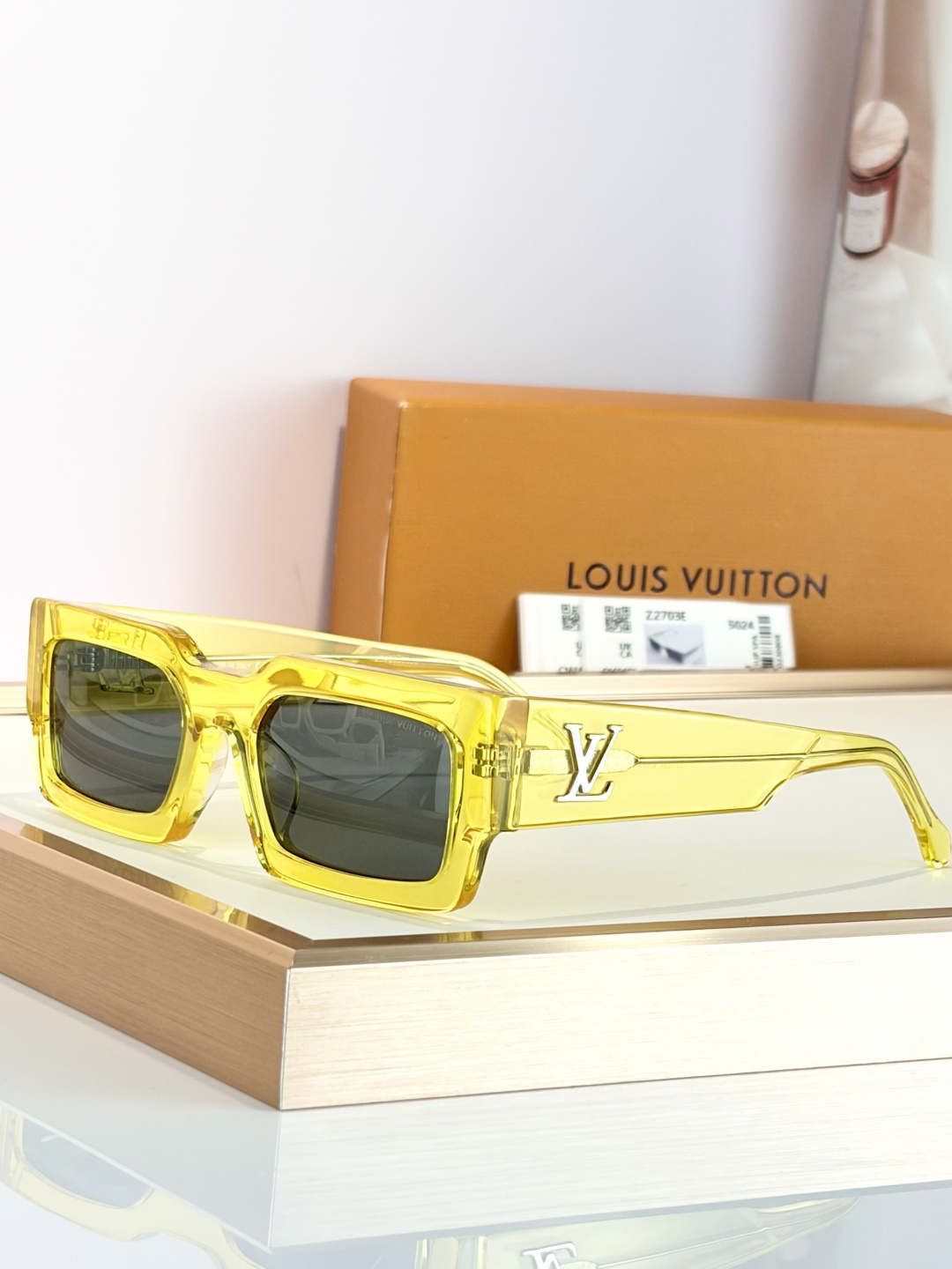 LOUIS VUITTONMODEL：Z2703ESIZE：55口22-140