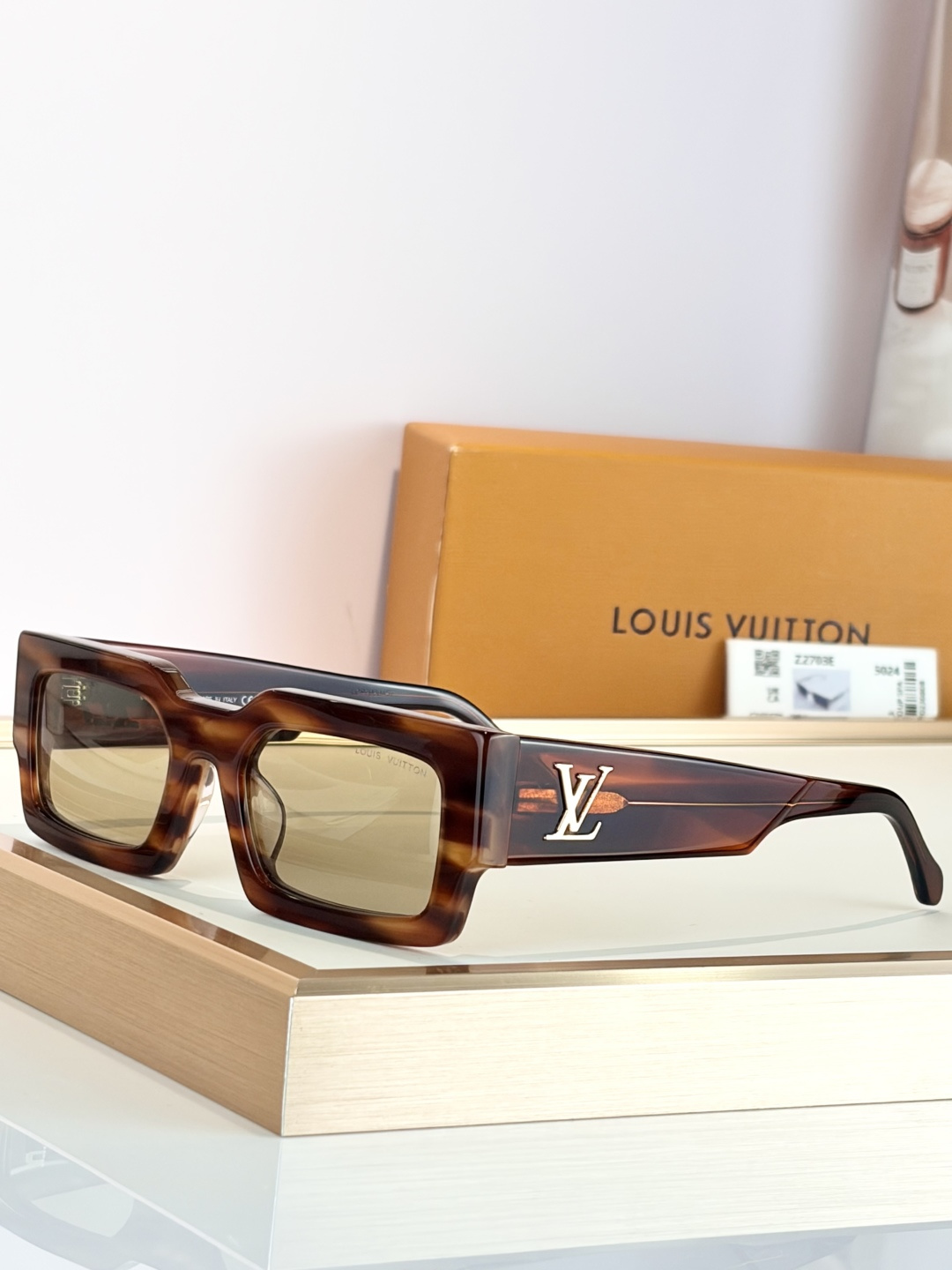 LOUIS VUITTONMODEL：Z2703ESIZE：55口22-140