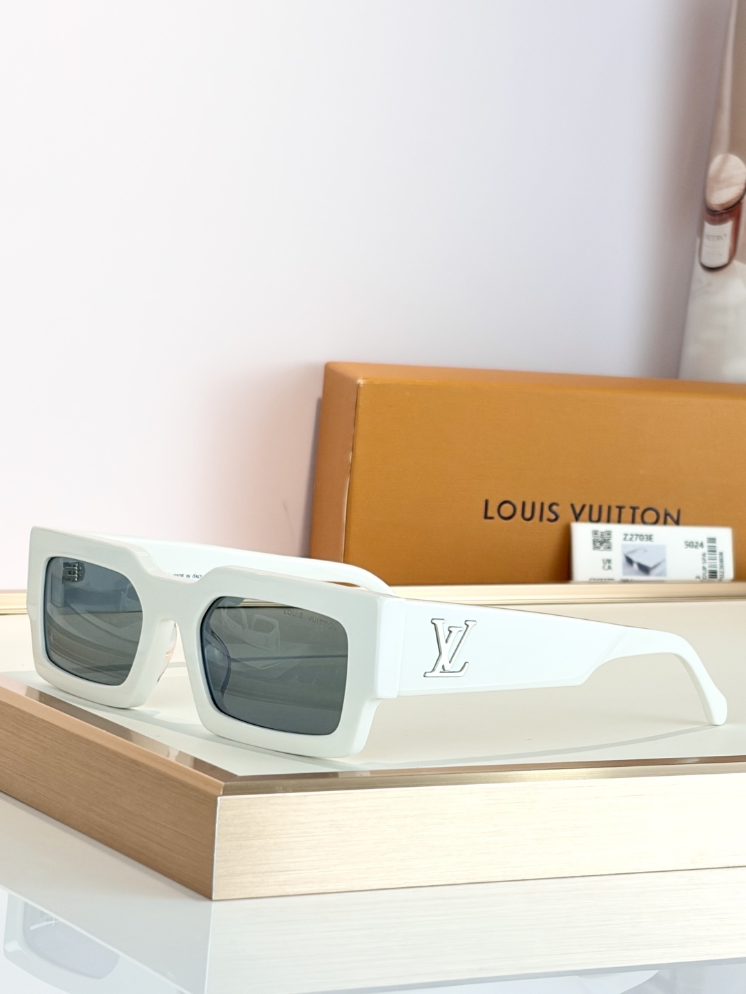 LOUIS VUITTONMODEL：Z2703ESIZE：55口22-140