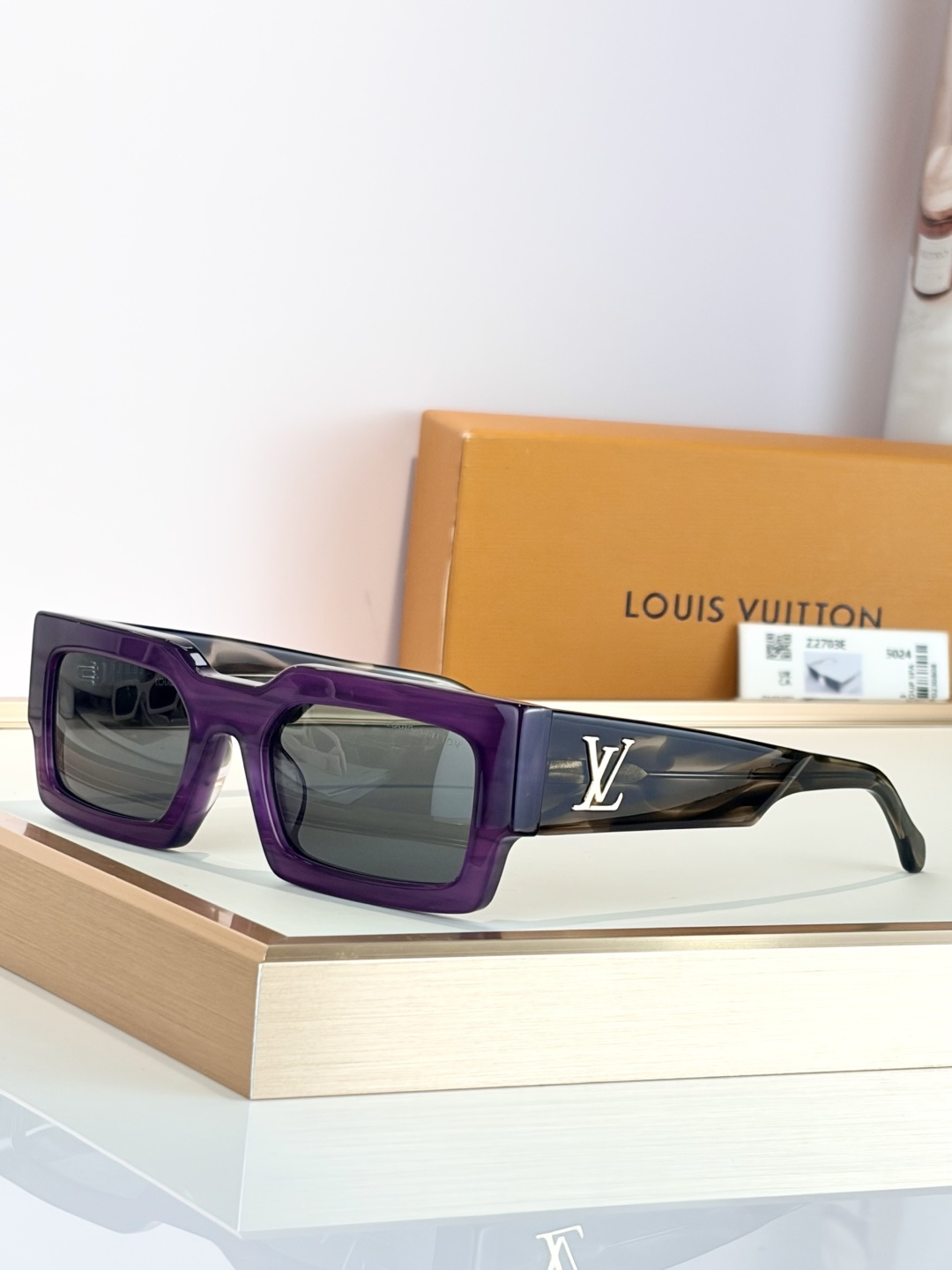 LOUIS VUITTONMODEL：Z2703ESIZE：55口22-140