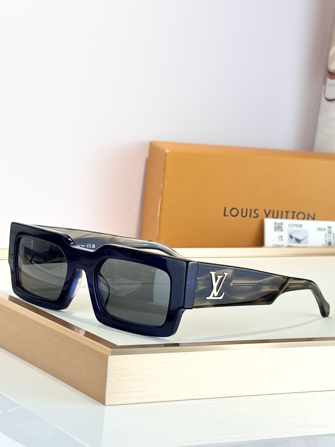 LOUIS VUITTONMODEL：Z2703ESIZE：55口22-140