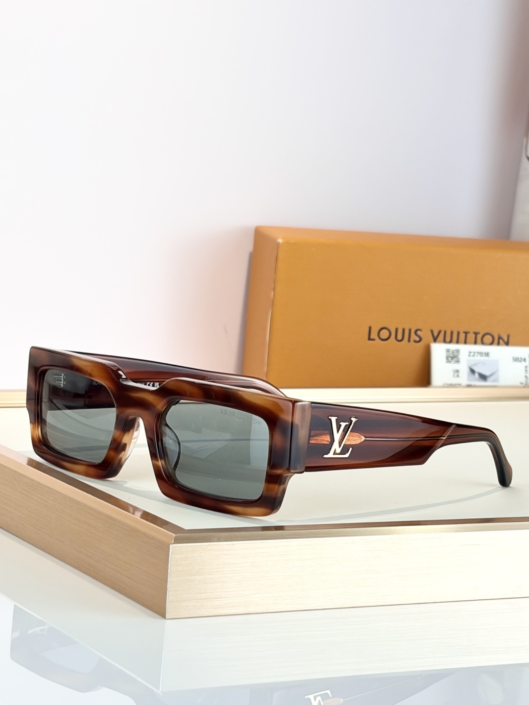 LOUIS VUITTONMODEL：Z2703ESIZE：55口22-140