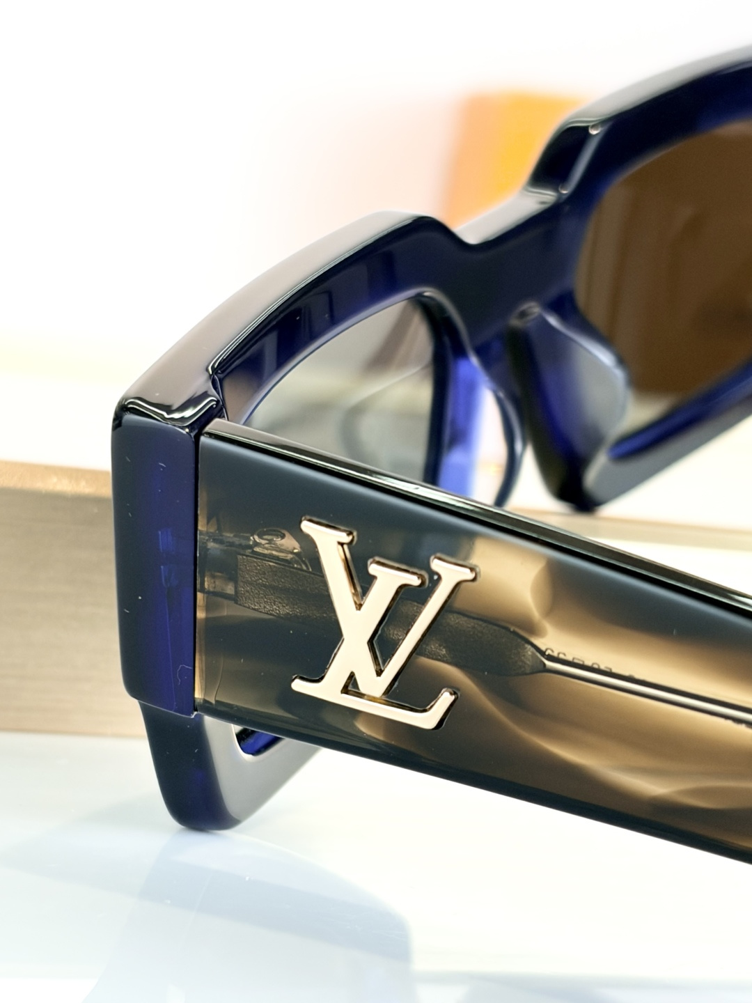 LOUIS VUITTONMODEL：Z2703ESIZE：55口22-140