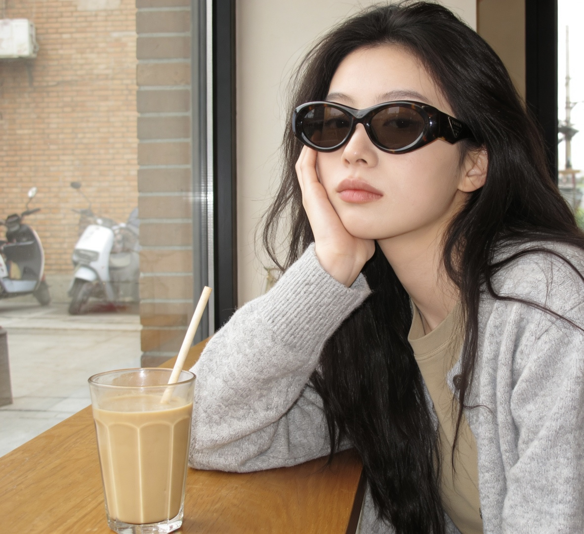 Prada 大厂出品皆认可的品质Mod:SPR20Z Size：53口20-140