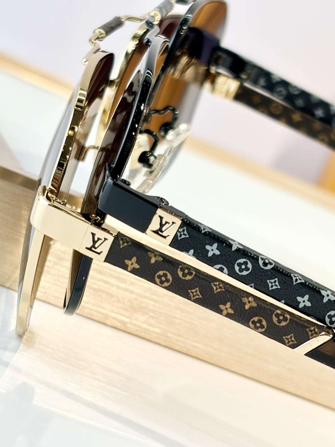 LOUIS VUITTO*MOD:Z1248Size:61口14-145