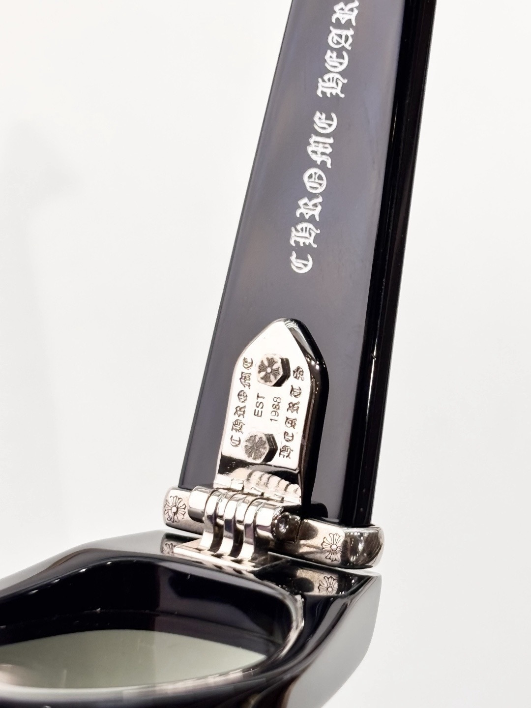 𝘾𝙝𝙧𝙤𝙢𝙚 𝙃𝙚𝙖𝙧𝙩𝙨Mod：LORD’NSize：52口17-148手工打磨抛光立体logo彰显品