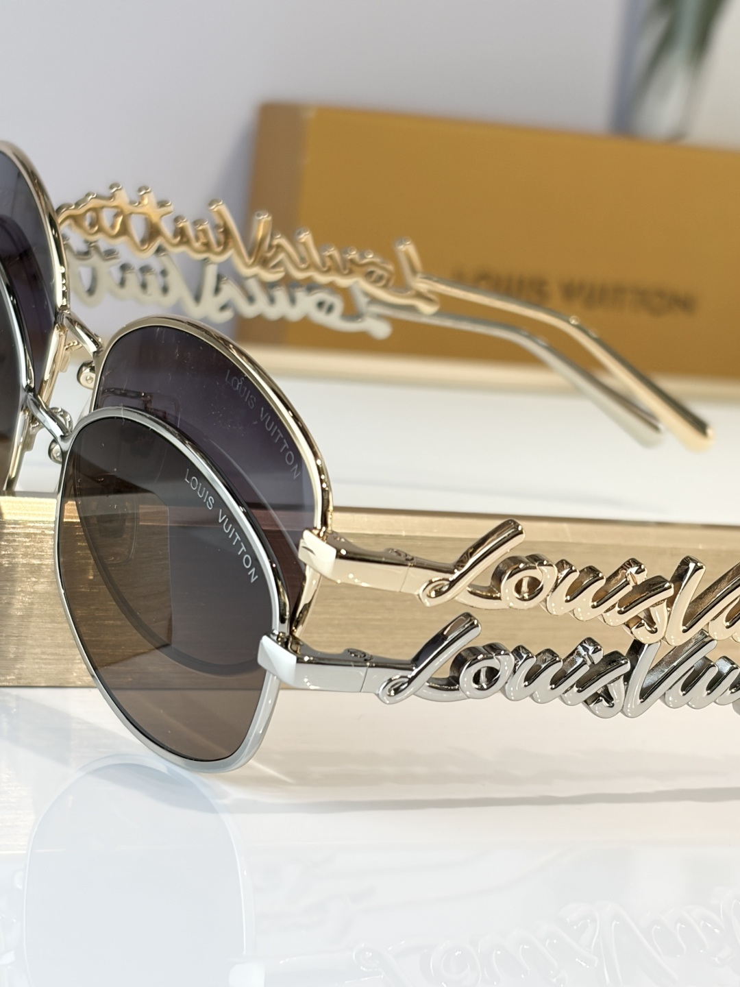LOUIS VUITTO*MODEL：Z3193USize：56口19-140