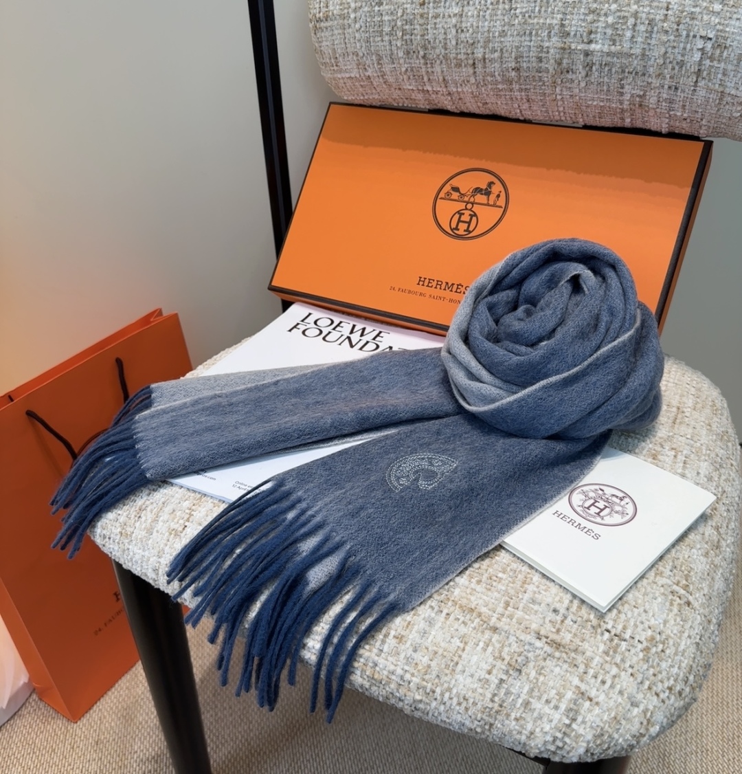 2025年Hermes · 爱马仕，难得一见的温柔配色，低调又不失优雅❗️】重点推荐❗️双边配色，一条围