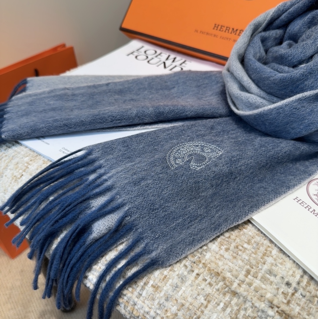 2025年Hermes · 爱马仕，难得一见的温柔配色，低调又不失优雅❗️】重点推荐❗️双边配色，一条围