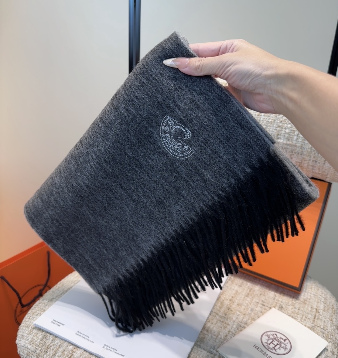 2025年Hermes · 爱马仕，难得一见的温柔配色，低调又不失优雅❗️】重点推荐❗️双边配色，一条围