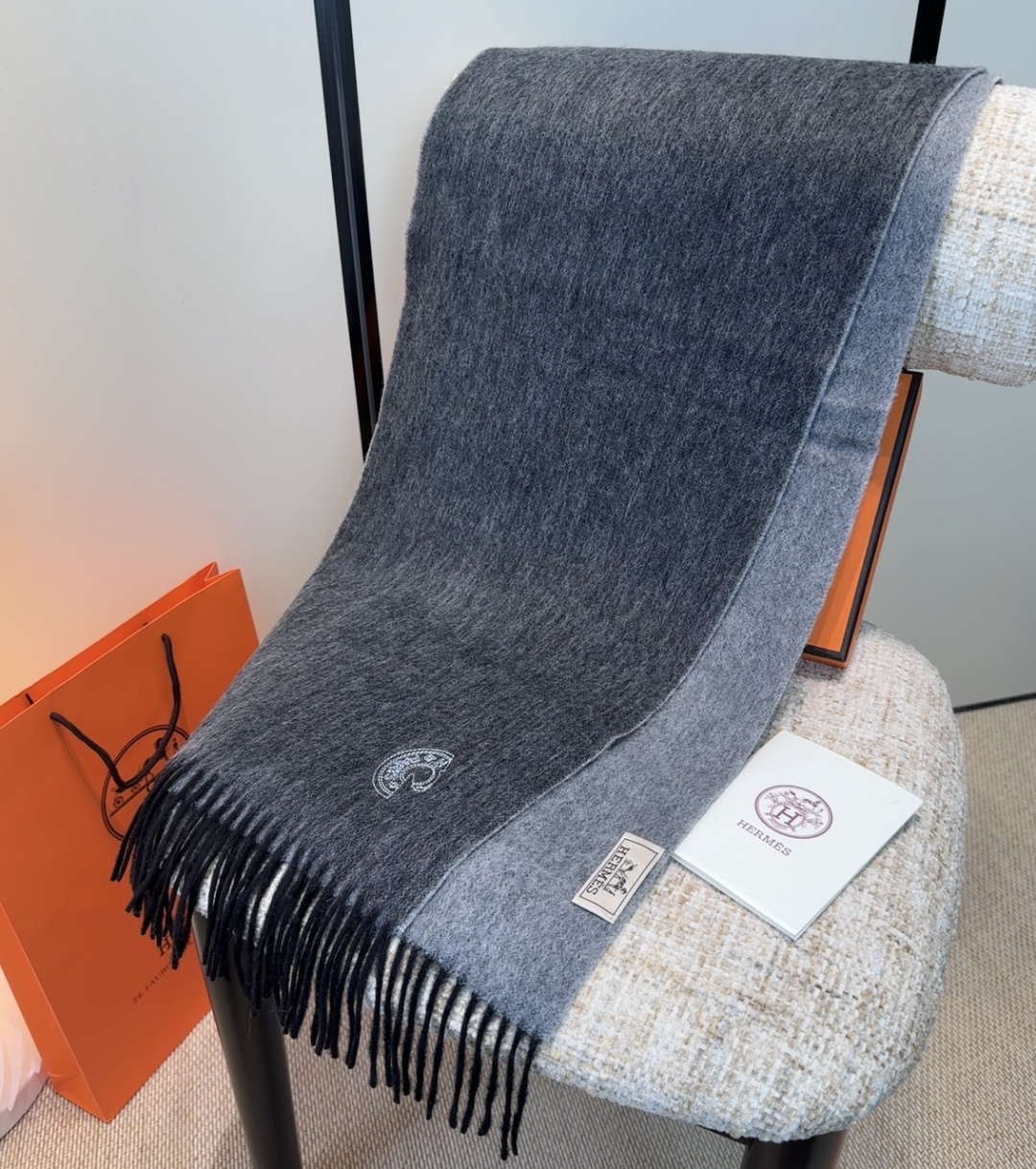 2025年Hermes · 爱马仕，难得一见的温柔配色，低调又不失优雅❗️】重点推荐❗️双边配色，一条围