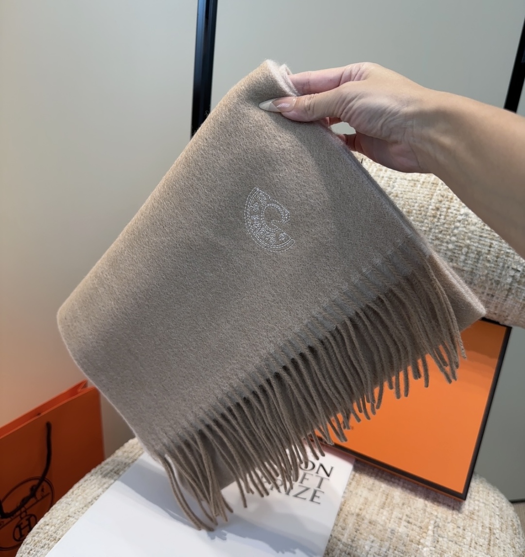 2025年Hermes · 爱马仕，难得一见的温柔配色，低调又不失优雅❗️】重点推荐❗️双边配色，一条围