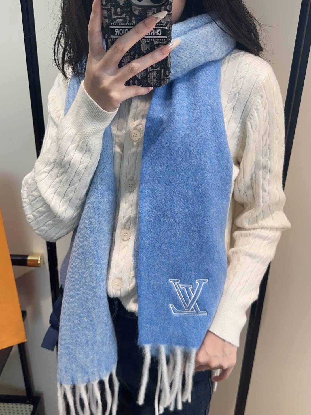 Lv超美新款马海毛围巾！超级推荐入手！】质感好货！主打的马海毛围巾~据说超难买哦！！打了好多次版！终于出