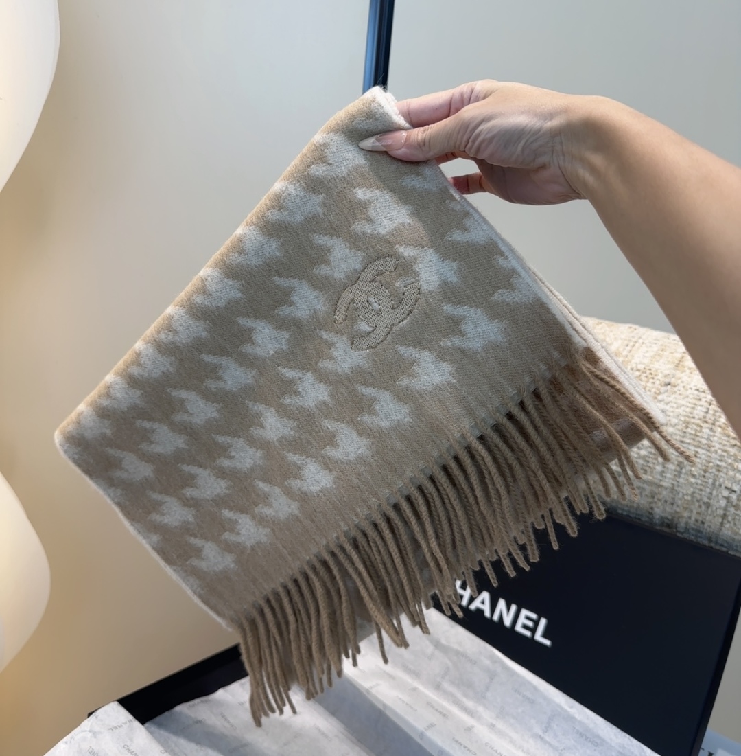 【▪香奈儿· 难得一见的温柔配色，超级迷恋❗️气质低调恬静又不失优雅❗️】重点推荐❗️高级舒适时髦气质，