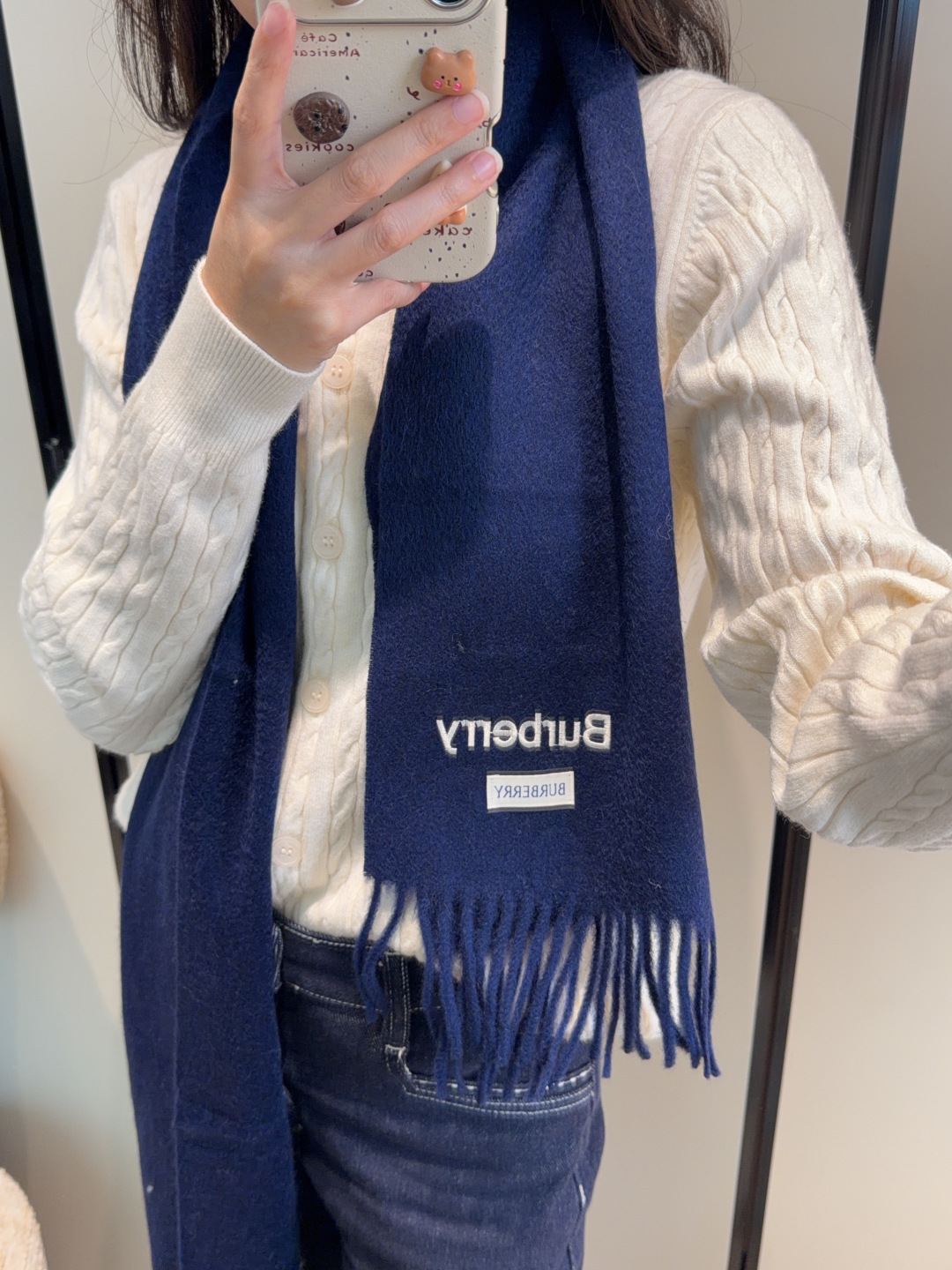 P130
Burberry · 巴宝莉围巾❗️好看的要疯掉了,太有型太有魅力了❗️❗️非常斯文时尚的秋冬单品!真的很喜欢,非常Classical的男款设计。男人的东西少而精❗️手感真的绝了❗️上身效果真的随便怎么围都好看!!这种款式真的闭着眼买,任何年龄层都轻松驾驭!!!30*180cm