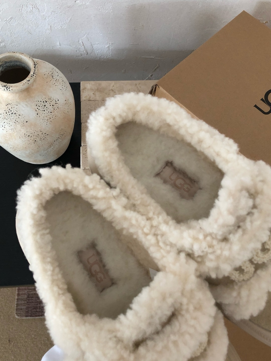 🐑秋冬可爱暴击!这双UGG毛毛鞋把我拿捏住了谁能拒绝冬天的毛绒绒啊!!软乎乎的羊羔毛魔术贴设计,把“可爱