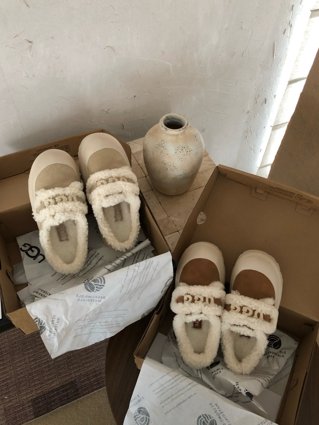 🐑秋冬可爱暴击!这双UGG毛毛鞋把我拿捏住了谁能拒绝冬天的毛绒绒啊!!软乎乎的羊羔毛魔术贴设计,把“可爱
