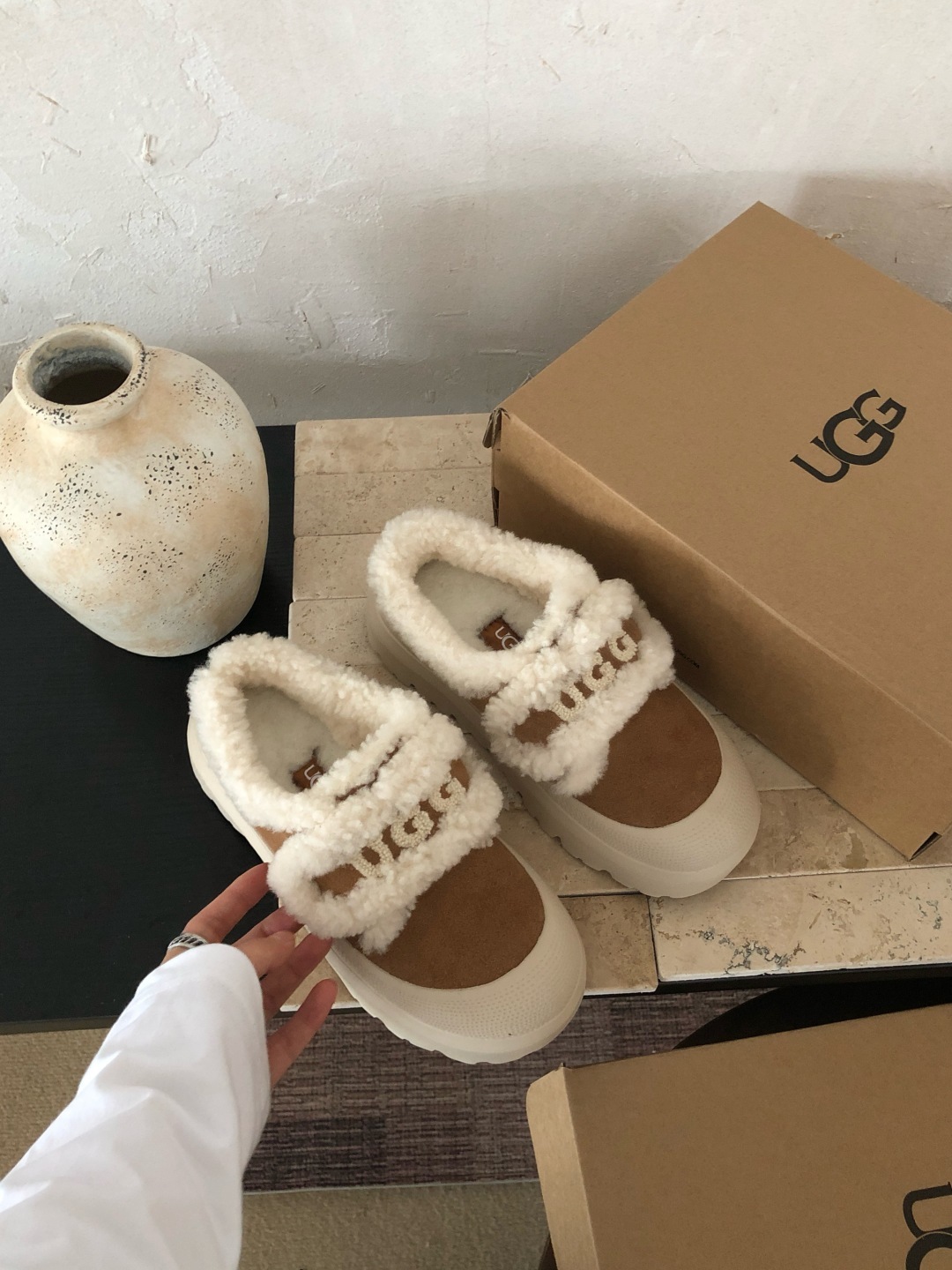 🐑秋冬可爱暴击!这双UGG毛毛鞋把我拿捏住了谁能拒绝冬天的毛绒绒啊!!软乎乎的羊羔毛魔术贴设计,把“可爱