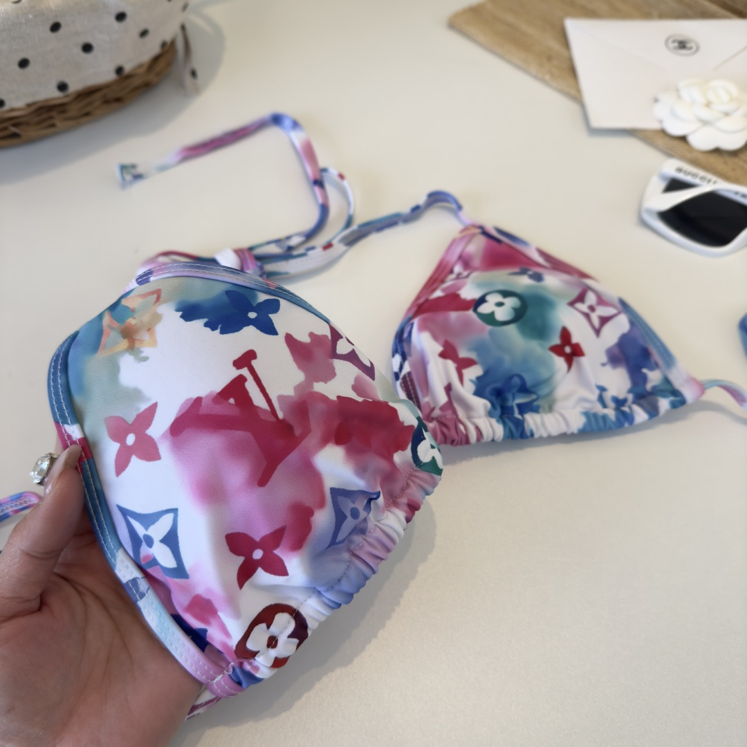 。LV路易威登比基尼👙❤️😍🥰适合多种场景的游泳衣🏊‍♀️海边 游泳池 温泉 水上乐园 漂流都可以😌内搭